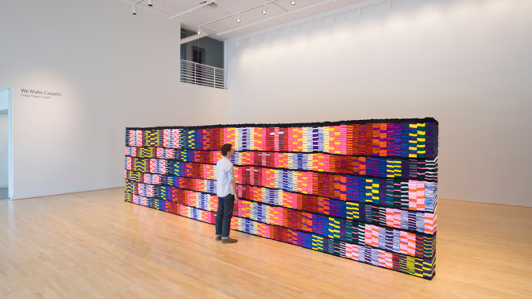Instalaciones de texturas hechas con objetos cotidianos