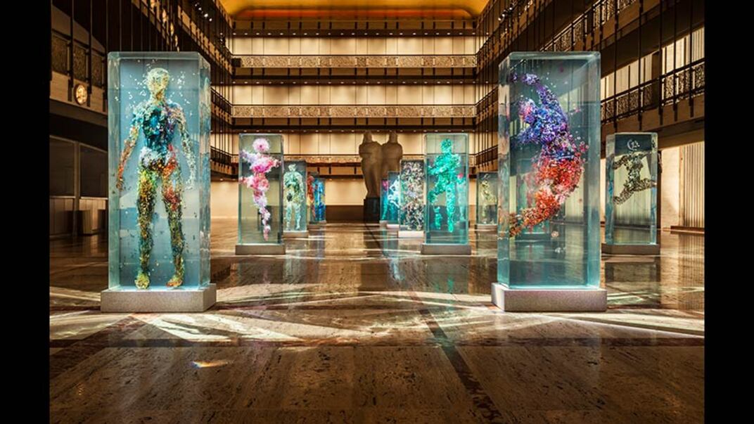 Arte, vidrio y movimiento: “Psychoreographies” por Dustin Yellin