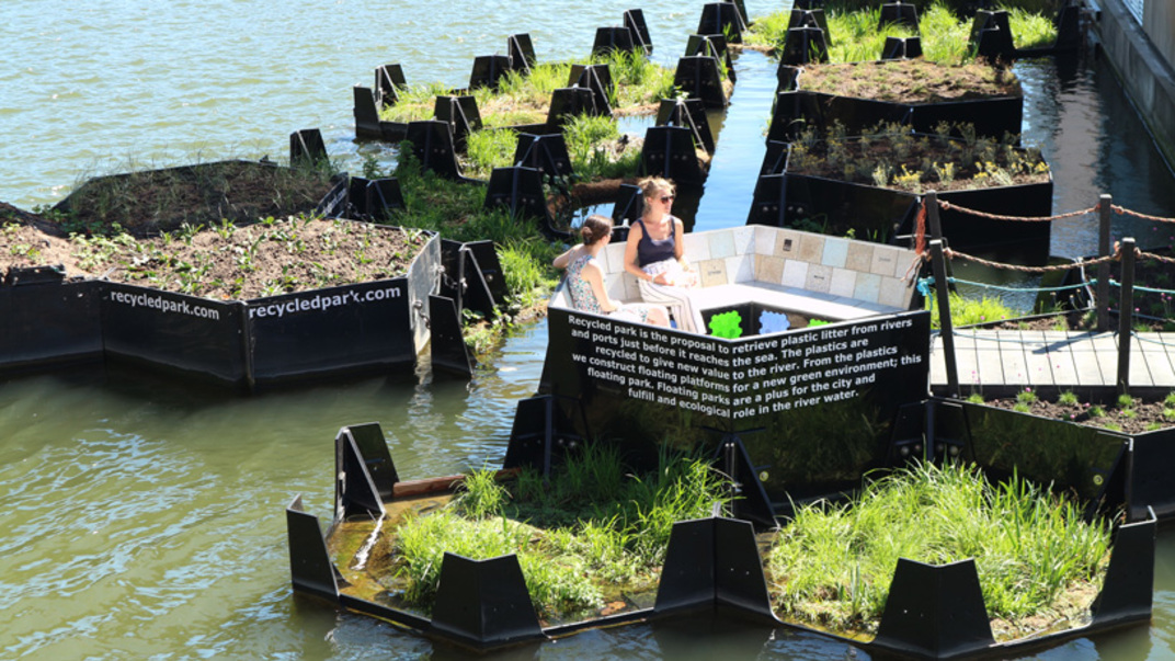 “Isla reciclada”: un proyecto hecho de desperdicios plásticos en Roterdam